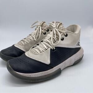 Under Armour Basketball Shoes. Size 7.5 Men/9 Women. In excellent condition!